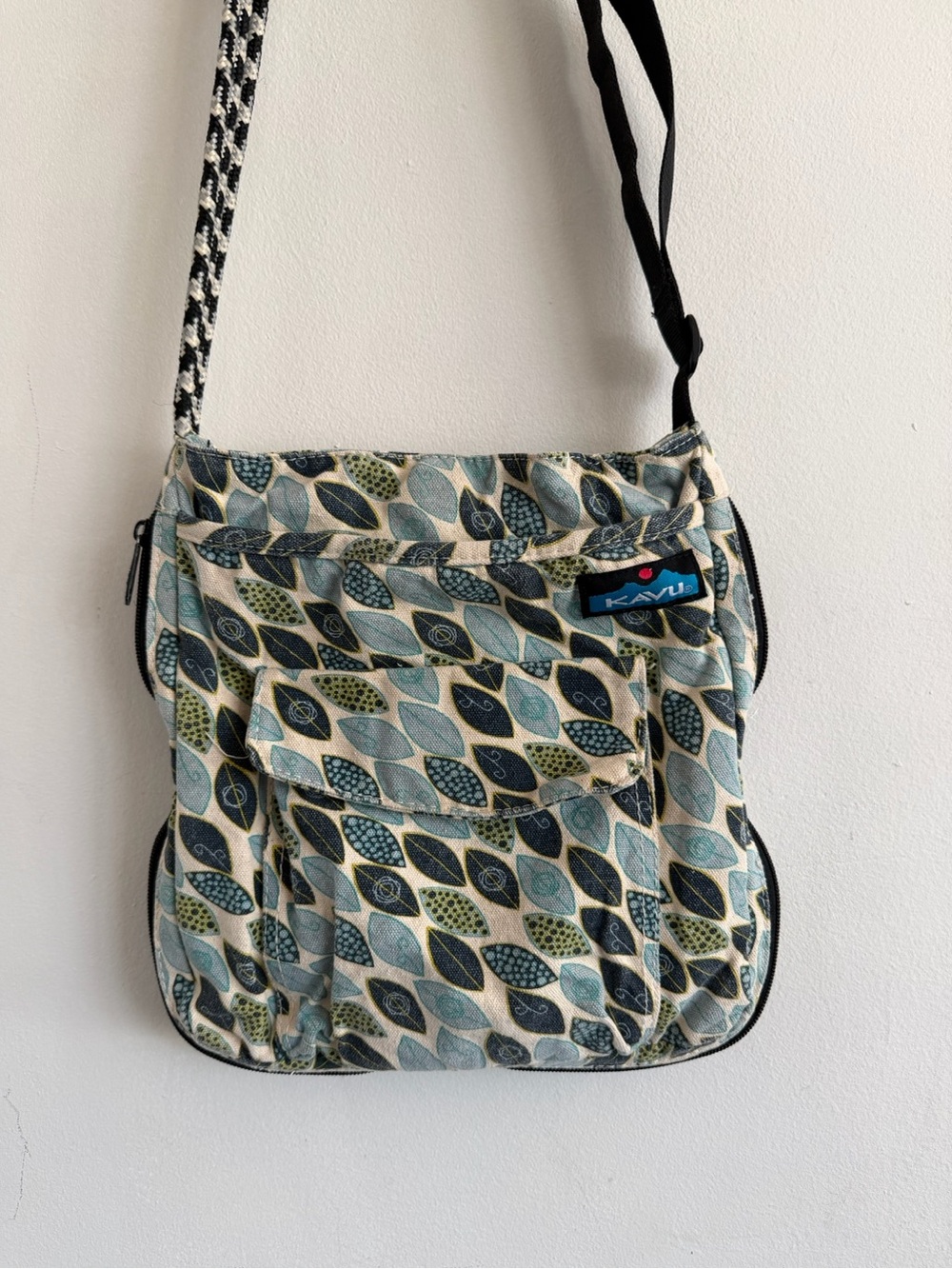 Kavu Blue and Green Leaf-Print Crossbody Bag
